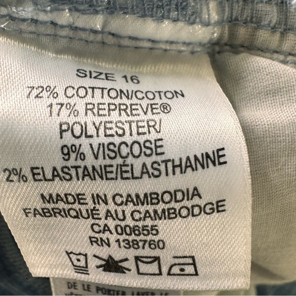 Pennington's Responsible, Savvy Fit, Denim Capri, Light Wash - d/C Jeans Size 16 - Picture 9 of 10